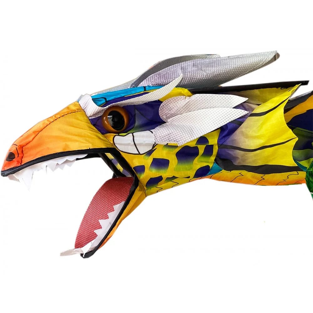 X-Kites 3D Drage Hoved. Den har et stort øje som er orange og sort. Hornet er i et glinsende materiale.