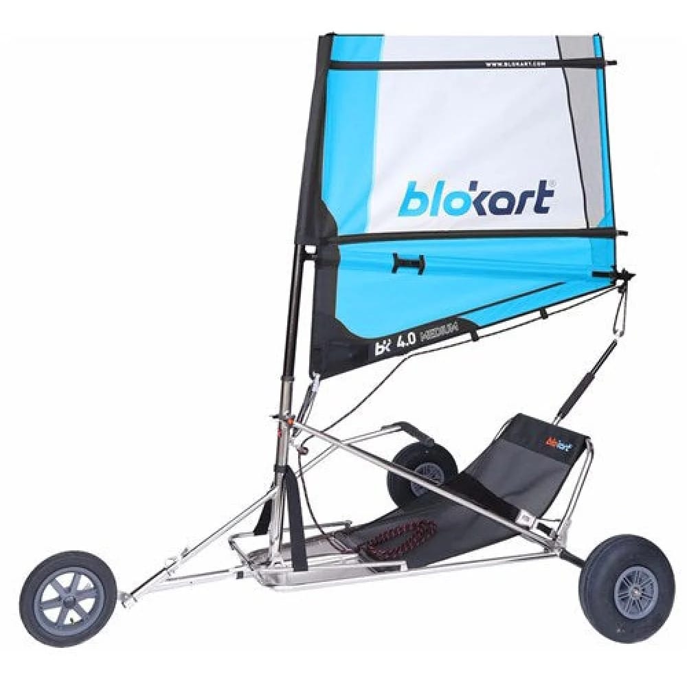 Blokart Pro V3 i blå er et komplet sæt til at du kan komme i gang med at køre på blokart
