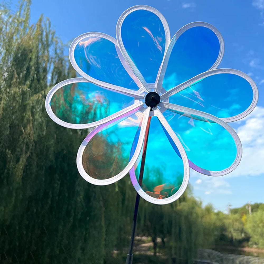 Wikz Twista Flower XL vindhjul 50 cm i blå, vist på transparent baggrund